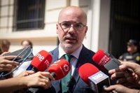 El delegado del Gobierno acusa al PP de "obedecer" lo que Vox "grita" en política migratoria