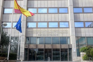 Archivo - La fachada del Ministerio de Economía, Comercio y Empresa.