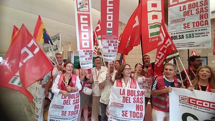 Una concentración de personal sanitario en el Reina Sofía por la bolsa del SAS, en una imagen de archivo.