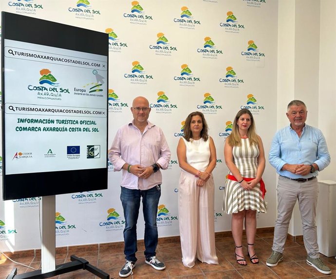 El presidente de Mancomunidad, Jorge Martín, Jesús Pérez Atencia, vicepresidente de Turismo de la misma, Meritxel Vizuete, presidenta de Ceder Axarquía, y Blanca Sánchez, directora general MK Acción.