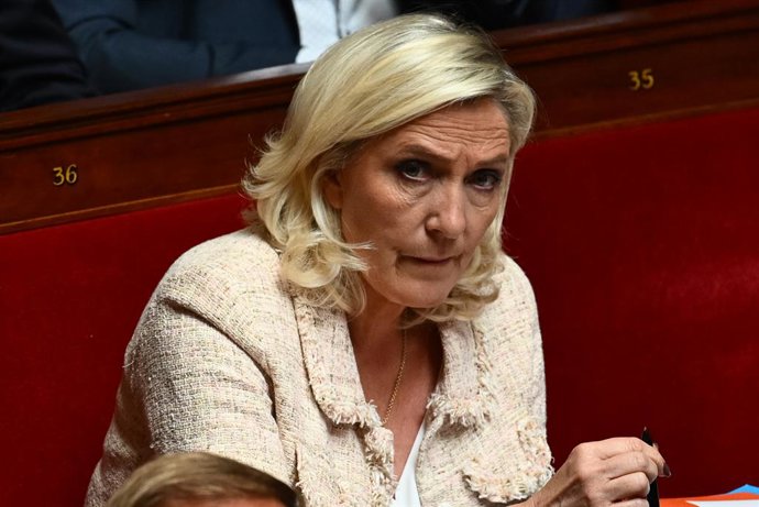 24 de junho de 2025, Paris, Ile-De-France (Região, França): Marine Le Pen durante a sessão do QAG na Assembleia Nacional em 24 de junho de 2025
