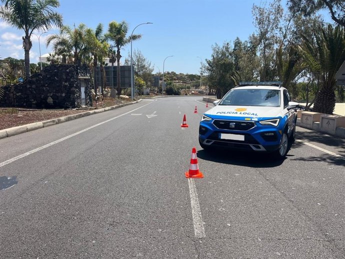 Control de la Policía Local contra los transportistas irregulares en el aeropuerto Tenerife Sur