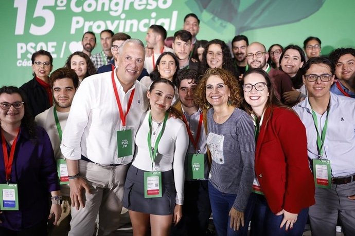 Archivo - Ruiz Boix con María Jesús Montero en el Congreso Provincial del PSOE de Cádiz el pasado mayo.
