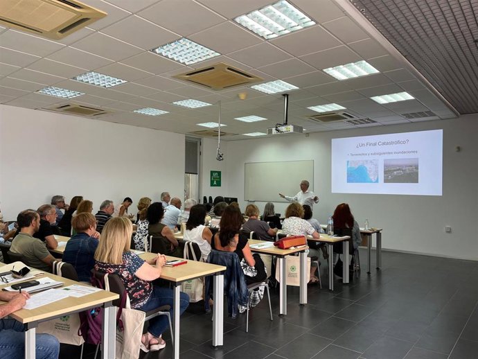 Ponencia de  José Orihuela Guerrero en los cursos 'La Atlántida: descifrando el enigma' en los cursos de verano 2025 de la UNIA