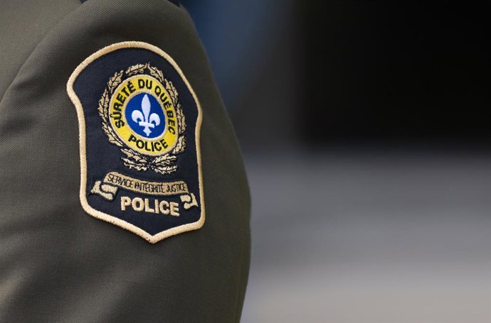 Archivo - Arquivo - 10 de setembro de 2024, Montreal, Pq, CANADÁ: Um adesivo de ombro da polícia Surete du Quebec é visto em Montreal, terça-feira, 10 de setembro de 2024.
