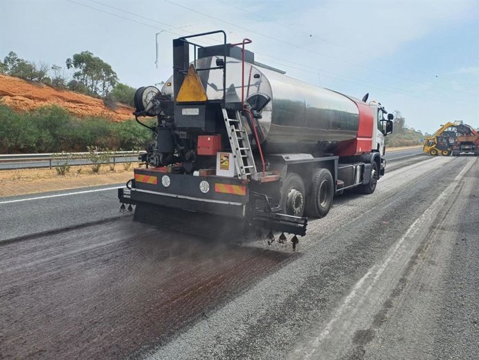 Trabajos de mejora del pavimento en la A-49.