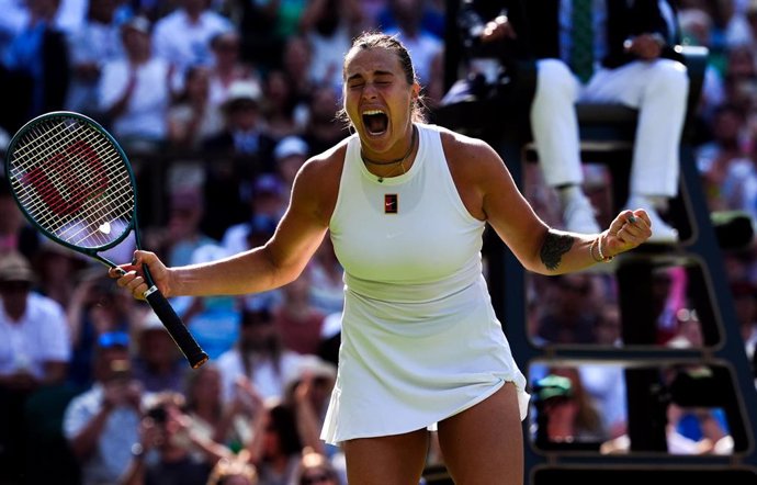 08 July 2025, United Kingdom, London: Belarusian tennis player Aryna Sabalenka celebrates defeating Germany's Laura Siegemund during their women's singles quarter-final match on day nine of the 2025 Wimbledon Championships at the All England Lawn Tennis a