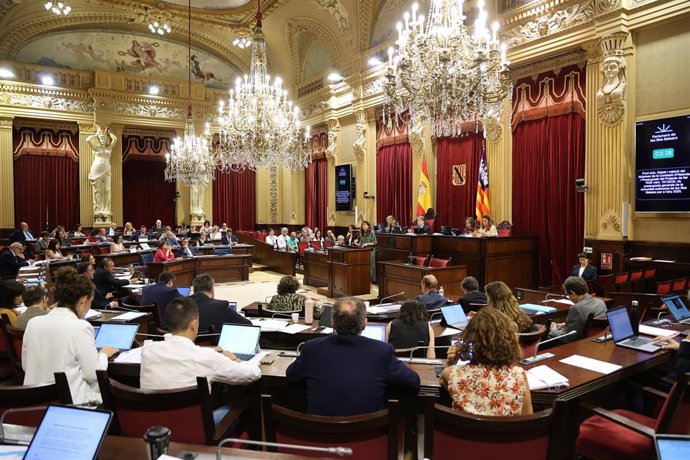 Vista general de un debate de presupuestos autonómicos en el Parlament Balear, a 8 de julio de 2025, en Palma.
