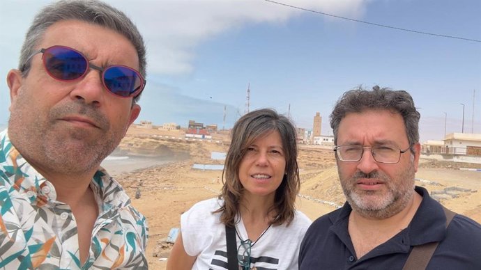 El activista Raúl Conde, la periodista asturiana Leonor Suárez y el director del El Faradio, Óscar Allende