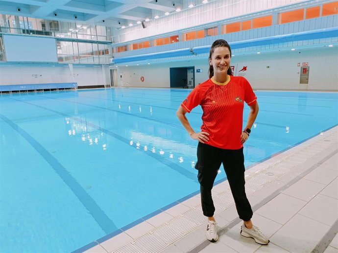 Archivo - La seleccionadora española de natación artística, Andrea Fuentes, en su primer día de trabajo en el CAR Sant Cugat (Barcelona)