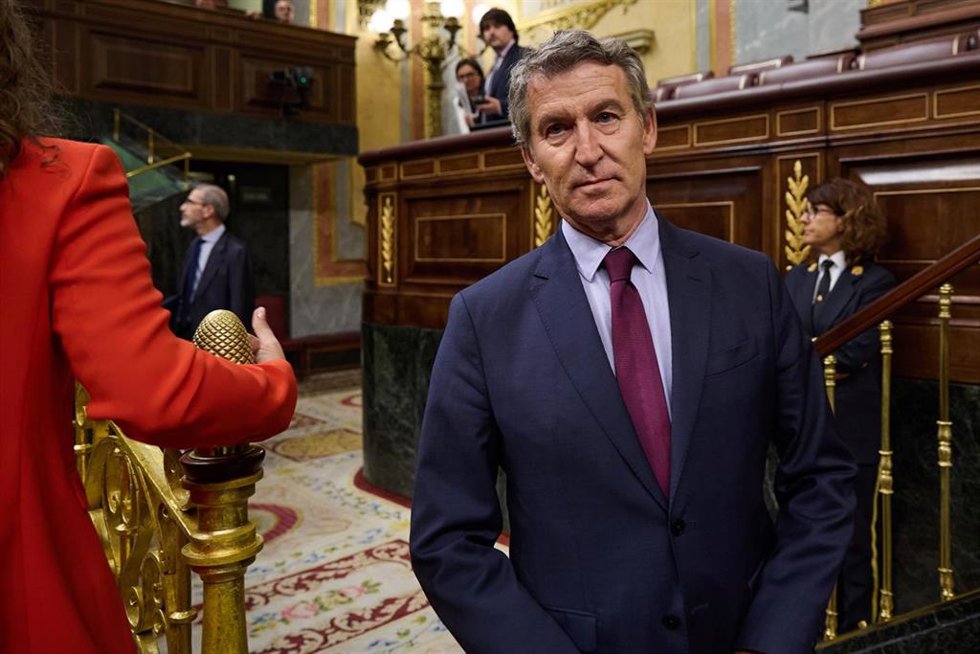 El presidente del Partido Popular, Alberto Núñez Feijóo, durante el pleno extraordinario en el Congreso de los diputados, a 8 de julio de 2025, en Madrid (España). Este pleno únicamente trata sobre la reforma del Reglamento del Congreso que permitirá, e