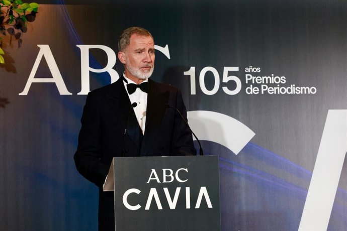 El Rey defiende un periodismo veraz y crítico en la 105ª edición de los Premios de ABC 'Mariano de Cavia', 'Luca de Tena' y 'Mingote'.