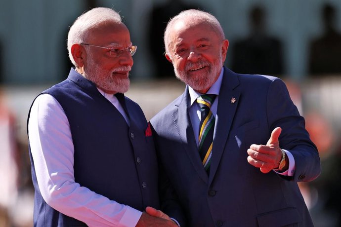 08 July 2025, Brazil, Brasilia: Brazil's President Luiz Inacio Lula da Silva (R) receives India's Prime Minister Narendra Modi at the Alvorada Palace. Photo: Marcelo Camargo/Agencia Brazil/dpa - ATTENTION: editorial use only and only if the credit mention