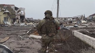 Archivo - MOSCOW, March 13, 2025  -- This video screenshot published by Russian Defense Ministry on March 13, 2025 shows a Russian soldier at a settlement in Kursk region of Russia. Russian forces have recaptured Sudzha, a Ukraine-held key town in the Kur