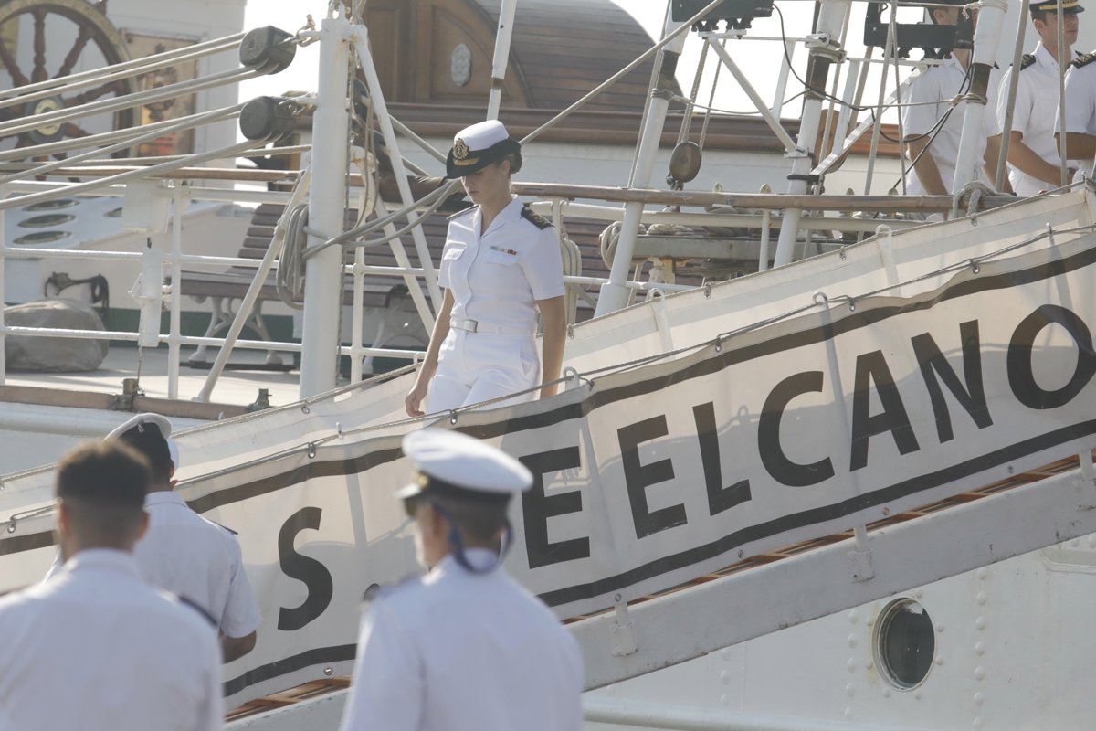 El Juan Sebastián de Elcano atraca en Ferrol con Leonor a bordo, penúltima escala del crucero de instrucción