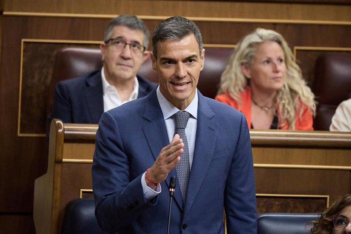El presidente del Gobierno, Pedro Sánchez, interviene durante una sesión de control al Gobierno, en el Congreso de los Diputados, a 18 de junio de 2025, en Madrid (España).