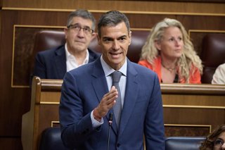 El presidente del Gobierno, Pedro Sánchez, interviene durante una sesión de control al Gobierno, en el Congreso de los Diputados, a 18 de junio de 2025, en Madrid (España). Sánchez participa en la sesión de control al Gobierno de hoy para responder a las 