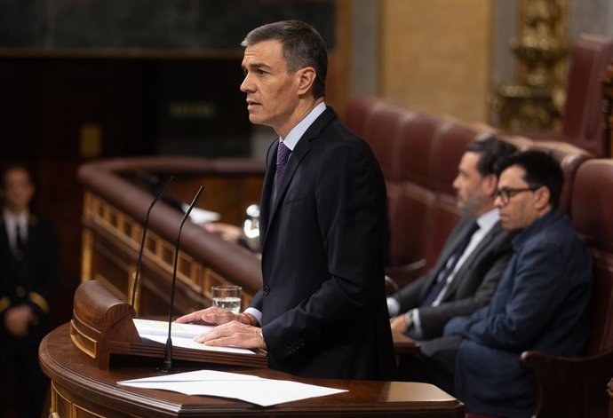 O Presidente do Governo, Pedro Sánchez, fala durante uma sessão plenária extraordinária no Congresso dos Deputados, em 9 de julho de 2025, em Madri (Espanha). Sánchez comparece em uma sessão plenária extraordinária para tratar de questões pendentes, como 
