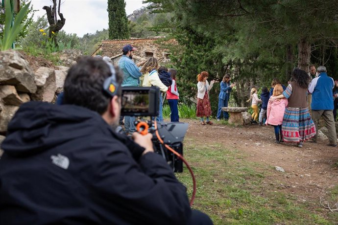 Archivo - Escena del rodaje de la película 'En l'eixam', filmada en varias aldeas de Bejís