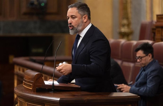 El presidente de VOX, Santiago Abascal, interviene durante un pleno extraordinario, en el Congreso de los Diputados, a 9 de julio de 2025, en Madrid (España). 