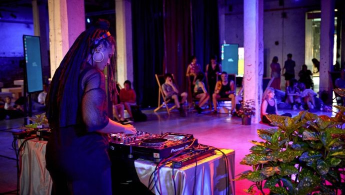 Actuación en Matadero en 'Un cuarto de estar para la ciudad', en Madrid, el 9 de julio de 2025.