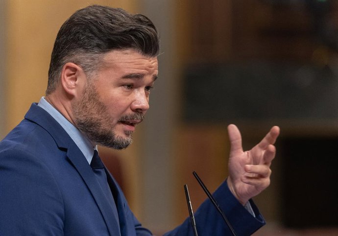 Archivo - Arquivo - O porta-voz do ERC no Congresso, Gabriel Rufián, fala durante uma sessão plenária no Congresso dos Deputados, em 9 de abril de 2025, em Madri (Espanha). O governo está enfrentando uma ofensiva parlamentar hoje no Congresso, tanto dos p