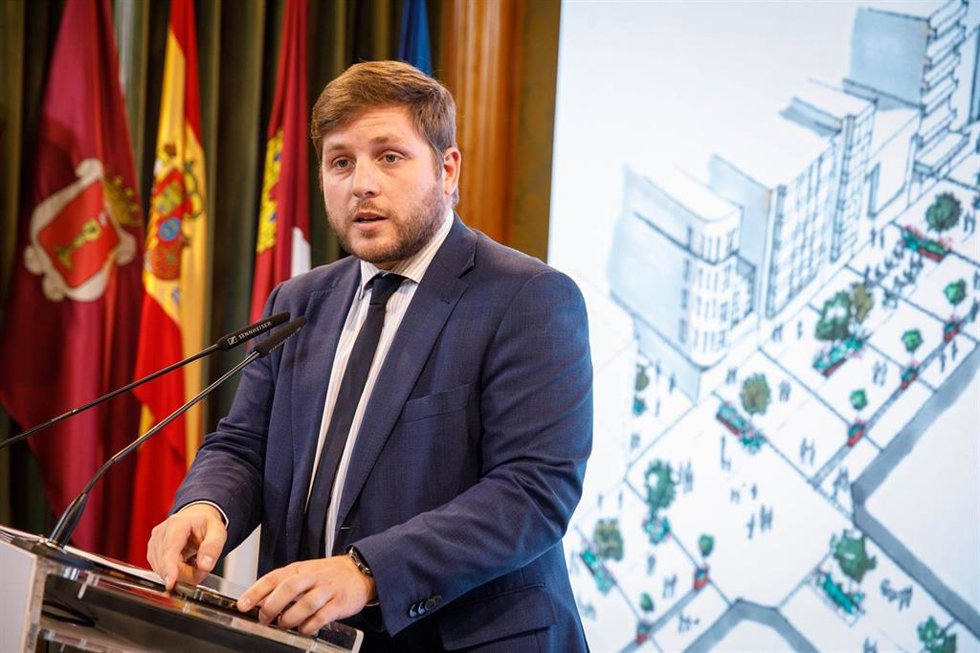 Archivo - El consejero de Fomento, Nacho Hernando, durante la presentación del proyecto.