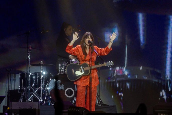 Archivo - La cantante Vanesa Martín en una imagen de archivo durante un concierto