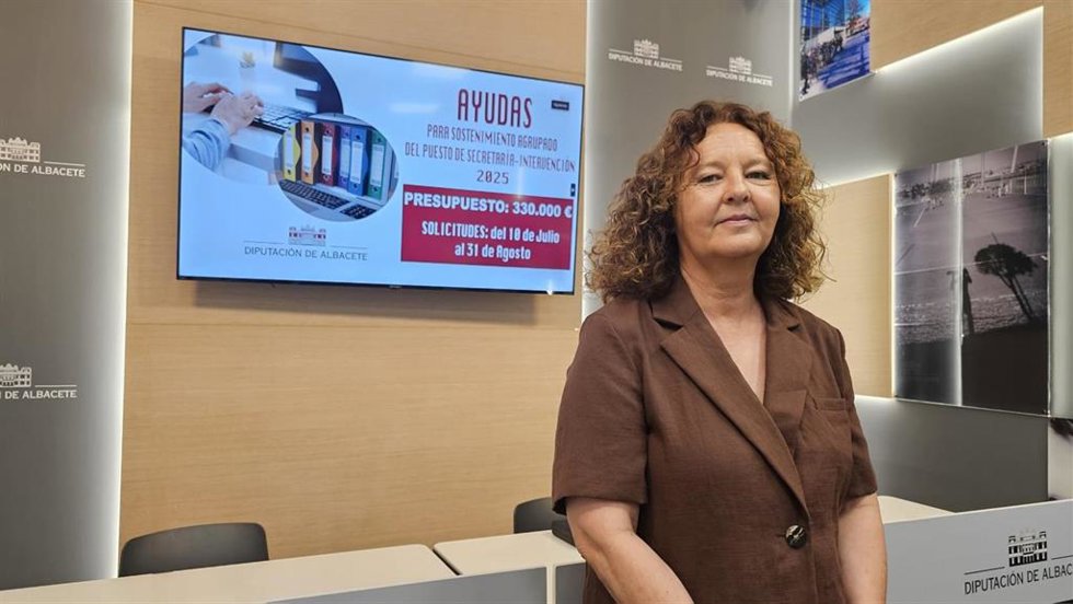 La diputada de Atención Técnica a Municipios, Llanos Sánchez.