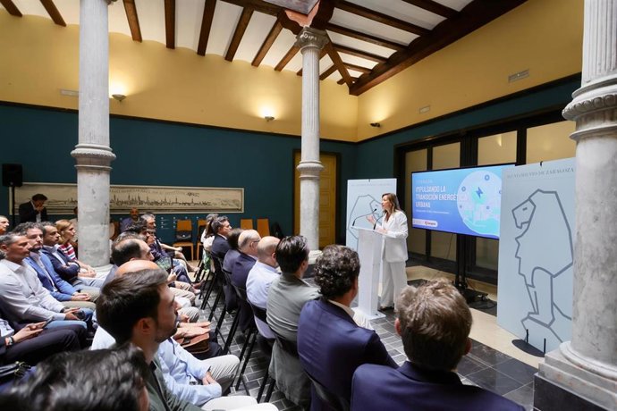 La alcaldesa de Zaragoza, Natalia Chueca, ha presentado la Estrategia Integral de Desarrollo Energético y Sostenibilidad del Ayuntamiento de la ciudad