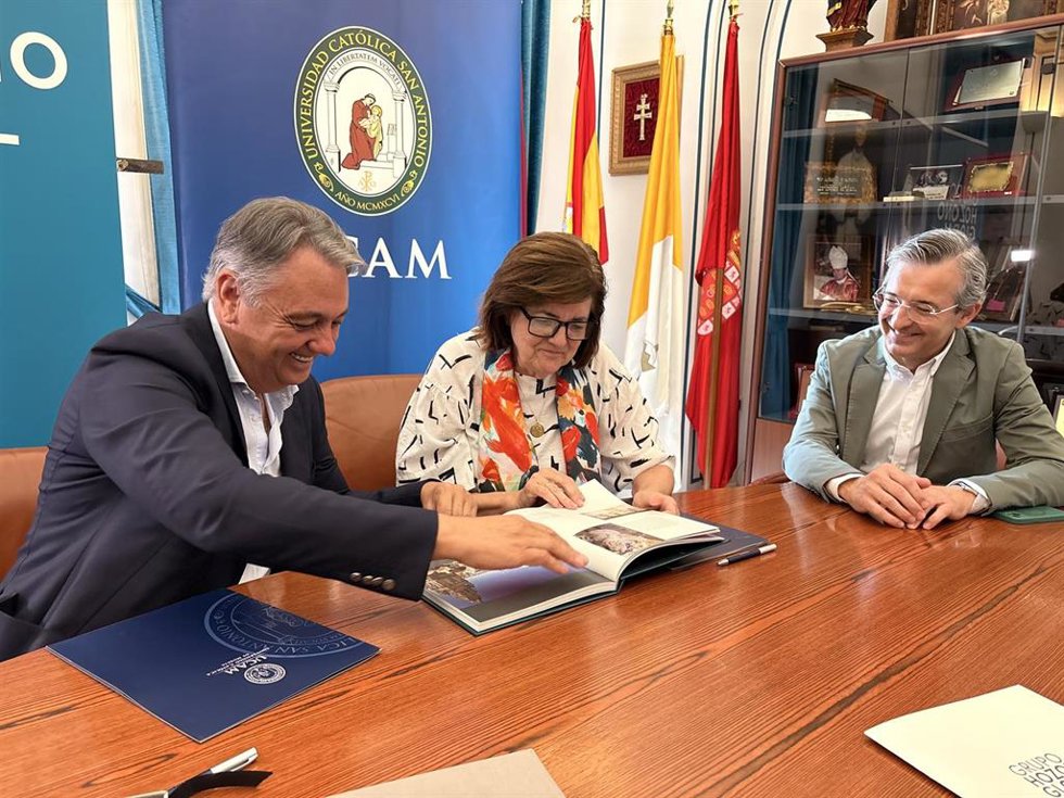 Imagen de la firma del acuerdo