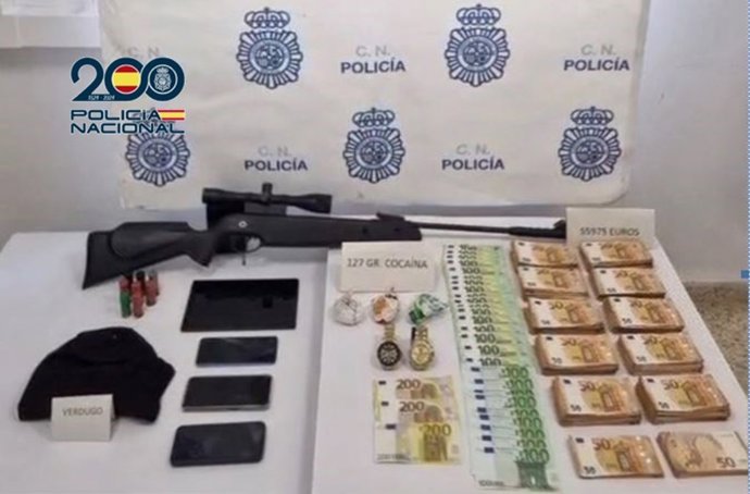 Efectos requisados por la Policía Nacional en el desmantelamiento de una red de robo de furgones de reparto de dinero en Tenerife