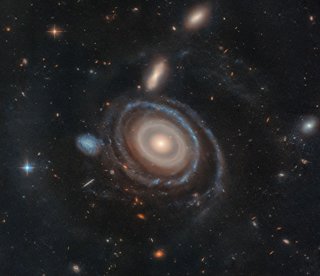 Archivo - LEDA 1313424, acertadamente apodada Bullseye (Diana), tiene dos veces y media el tamaño de nuestra Vía Láctea y tiene nueve anillos.