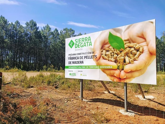 Cartel del proyecto de biomasa Sierra de GAta