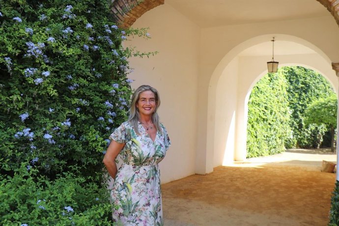 La profesora titular, acreditada a catedrática de Derecho Eclesiástico del Estado en la Universidad Pablo de Olavide, María José Parejo, posando durante uno de los Cursos de Verano de la UPO