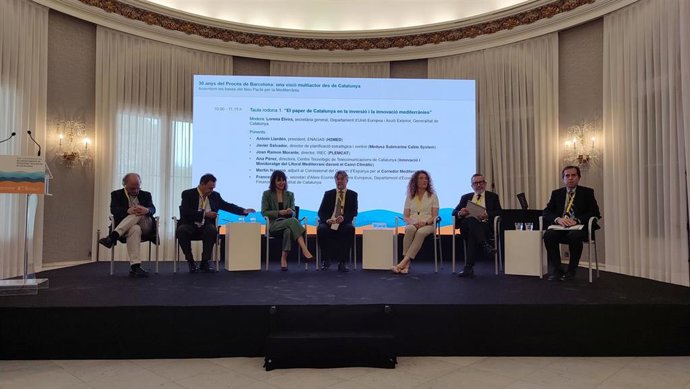 La mesa redonda 'El papel de Catalunya en la inversión y la innovación mediterráneas' en los MedCat Days en el Palau de Pedralbes de Barcelona, que conmemoran el 30 aniversario del Proceso de Barcelona.