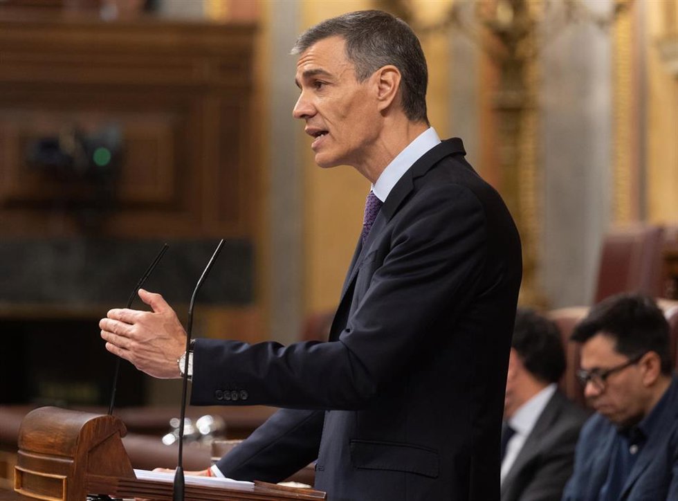 El presidente del Gobierno, Pedro Sánchez, interviene durante un pleno extraordinario, en el Congreso de los Diputados, a 9 de julio de 2025, en Madrid (España). 
