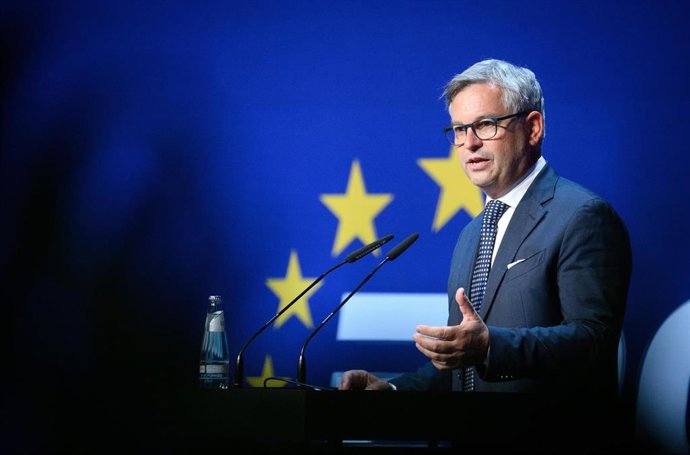 Archivo - El comisario de Interior y Migración, Magnus Brunner, en un acto en Berlín.