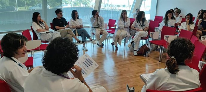 Primera asamblea de la plataforma 'Médic@s del Sespa' en Oviedo.