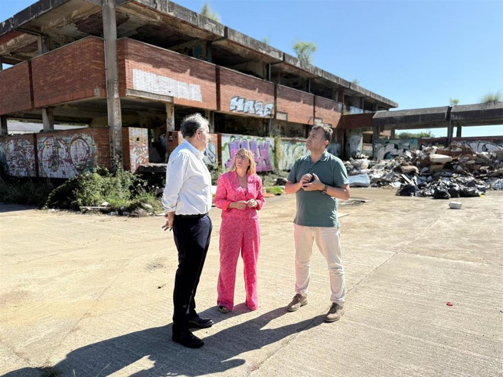 El Estado demolerá la antigua fábrica de SIMSA en Pontejos y realizará una recuperación ambiental de la zona
