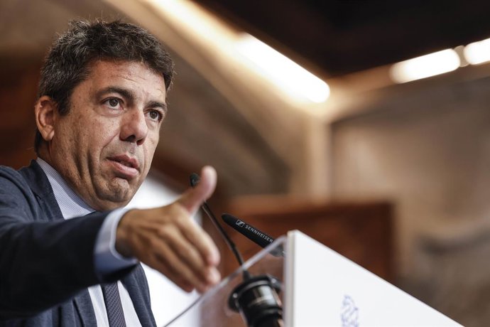 El president de la Generalitat, Carlos Mazón, interviene durante la presentación de la nueva carpeta ciudadana del Plan Simplifica de la Generalitat, en el Palau de la Generalitat, a 9 de julio de 2025, en Valencia, Comunidad Valenciana (España). La nueva