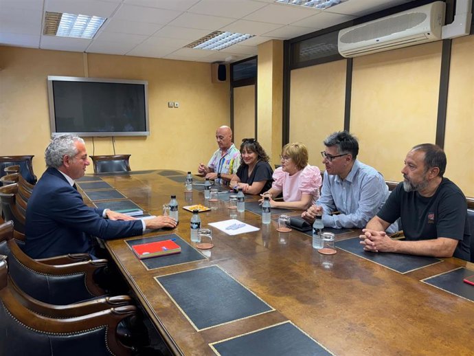 El delegado del Gobierno en Castilla y León, Nicanor Sen, se reúne con la nueva secretaria general del sindicato Comisiones Obreras a nivel autonómico, Ana Fernández de los Muros Álvarez