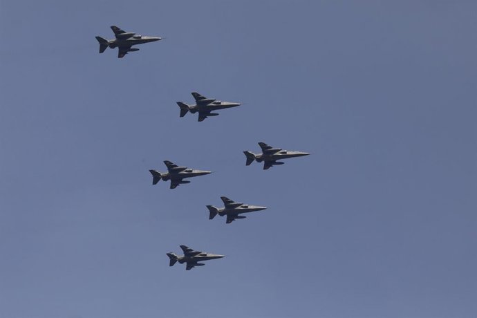 Archivo - January 23, 2023, New Delhi, India: Indian Air Force (IAF) Fighter aircraft Jaguars seen flying over Kartvya Path during the full dress rehearsal for the upcoming Republic Day parade. India will celebrate its 74th Republic Day on 26 January 2023
