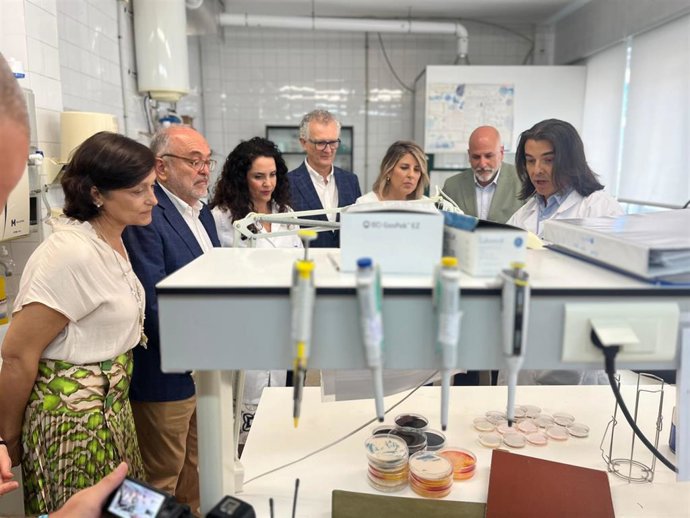 Un convenio va a permitir la unión funcional del Laboratorio Regional de Salud con el laboratorio municipal, que pasará a denominarse 'Laboratorio Integrado de Salud Pública de Cartagena'