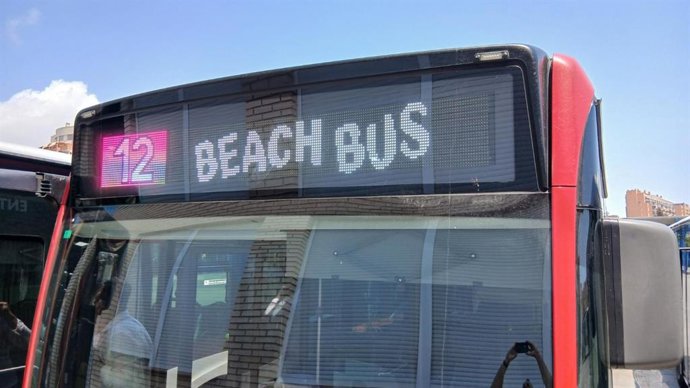 El Ayuntamiento de Alicante y Vectalia identifican las líneas de autobús que conectan con las playas como Beach Bus