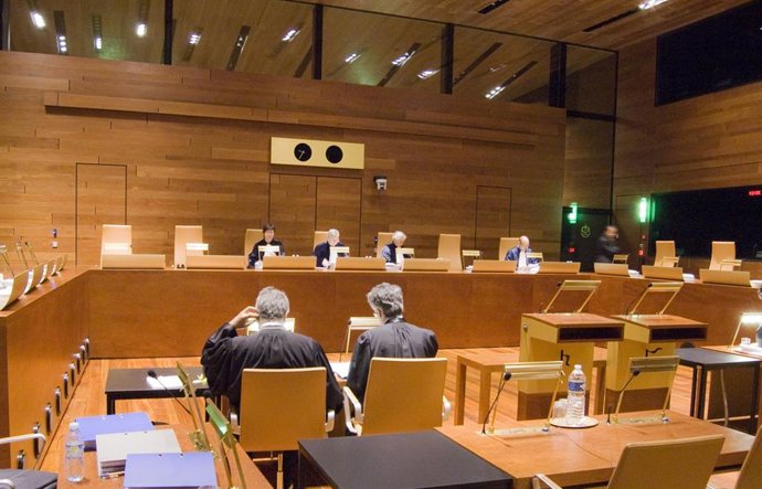 Uma audiência perante o Tribunal Geral da União Europeia na Câmara de três juízes.