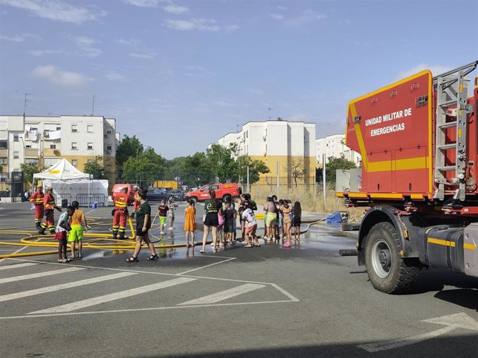 La UME participa en las escuelas de verano del Polígono Sur.