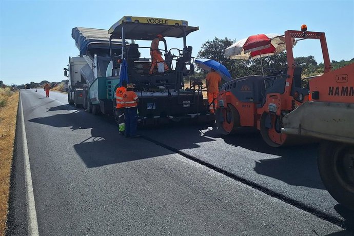 La Diputación de Cáceres inicia las obras de rehabilitación del firme en la carretera de Aldea del Cano a Torremocha