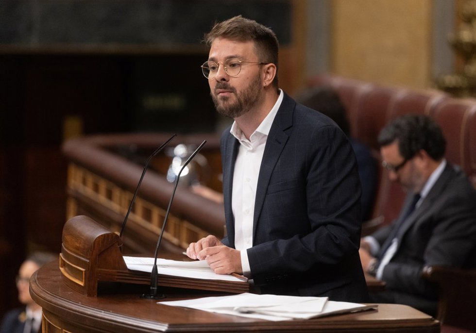 El diputado de Compromis Alberto Ibáñez interviene durante un pleno extraordinario, en el Congreso de los Diputados, a 9 de julio de 2025, en Madrid (España).