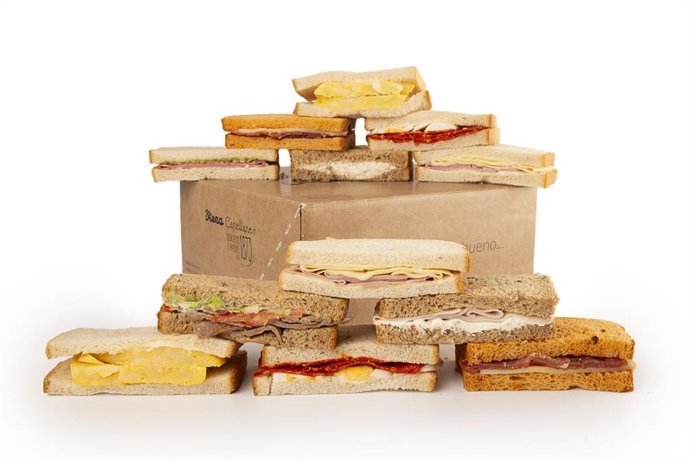 Pack 12 sándwiches de Viena Capellanes.